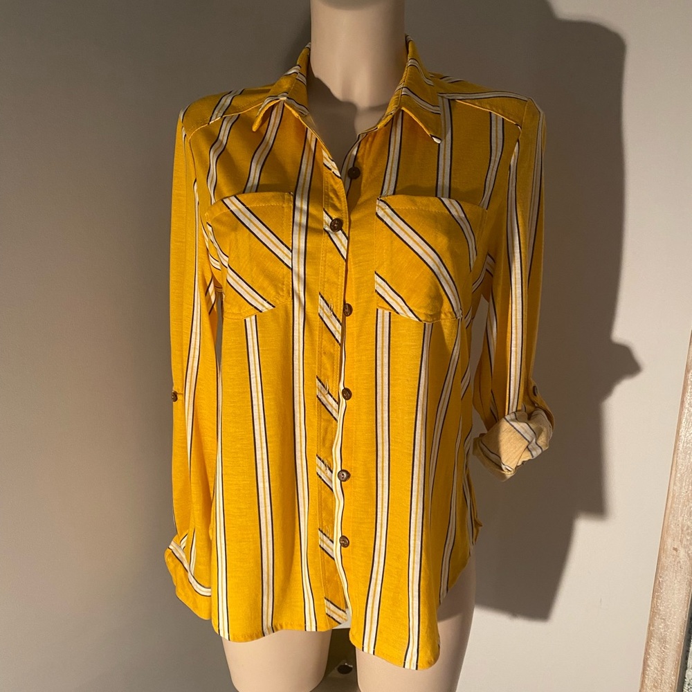 yellow shirt in vertical lines size M